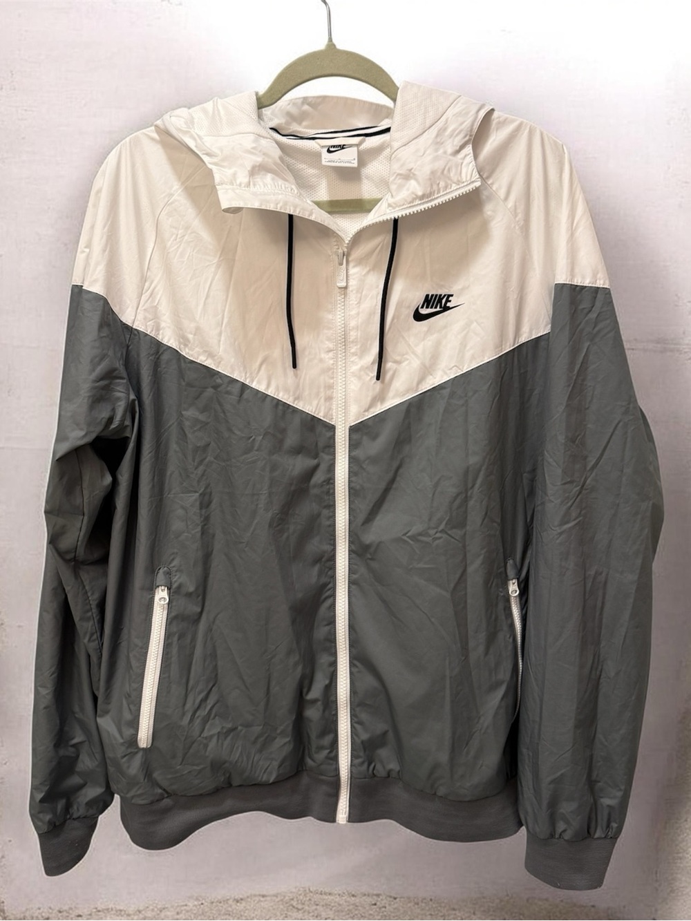 Nike Men’s White and Gray Colorblock Hooded Windbreaker - size Large